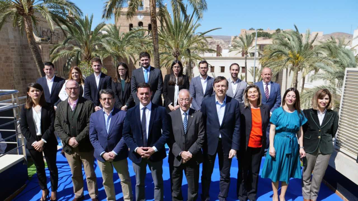 Los miembros de las listas del PP al Congreso y al Senado, en la terraza del Hotel Catedral.