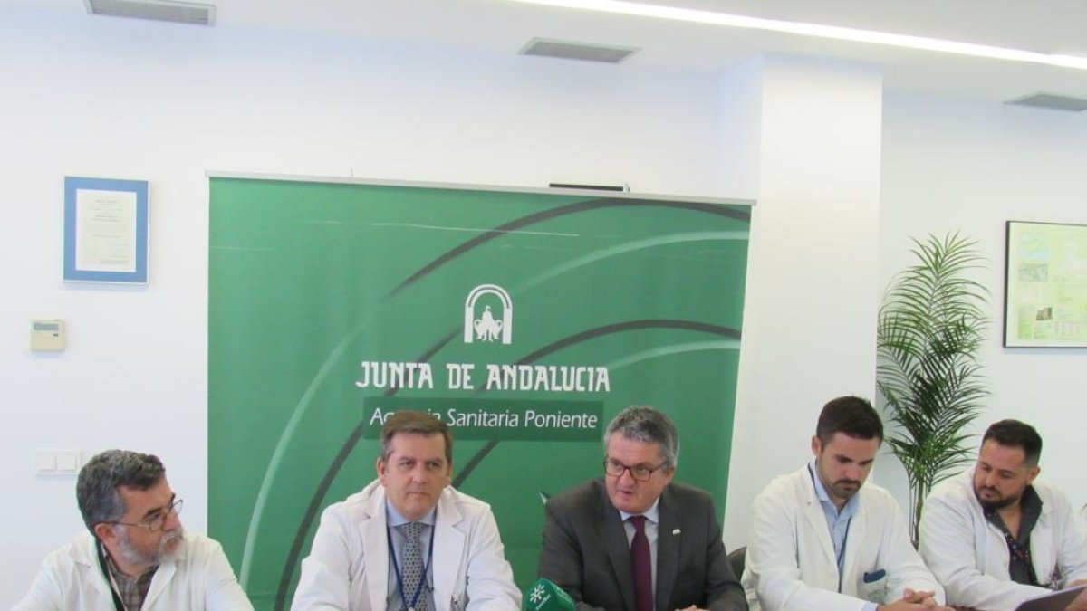 Delegado, director de la Agencia Sanitaria Poniente y representantes sanitarios presentan ‘Proyecto Ininur\'.