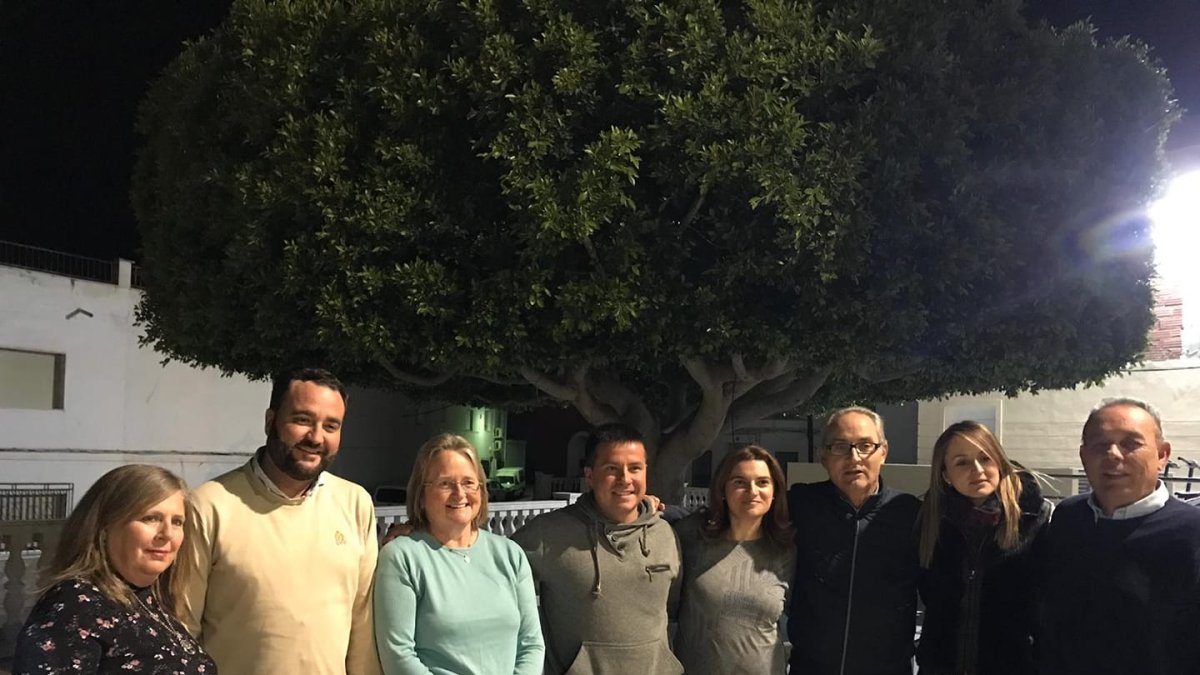 Miembros del PP de Cantoria con Maura Hillen (tercera por la izquierda).