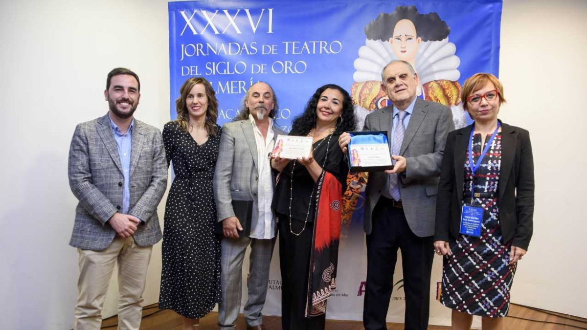 Organizadores y la coordinadora de las Jornadas con los homenajeados de esta edición