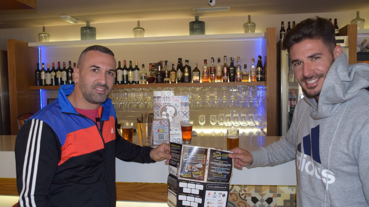 Jaime Jurado y Sergio Aragón, dos buenos amigos degustando las propuestas de los bares.