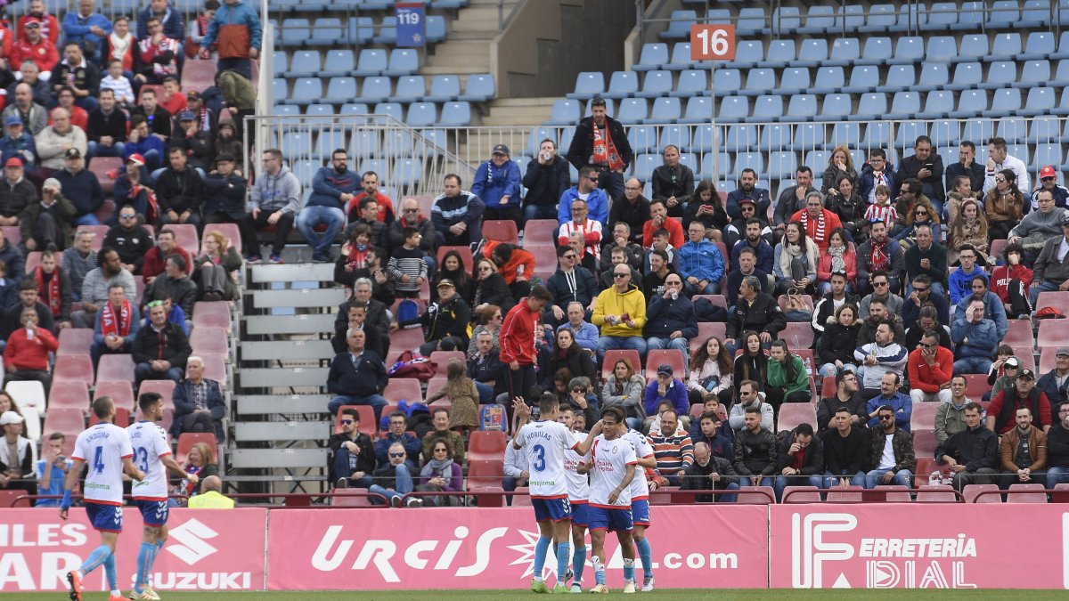 Los jugadores del Rayo montaron su fiesta particular en Almería.