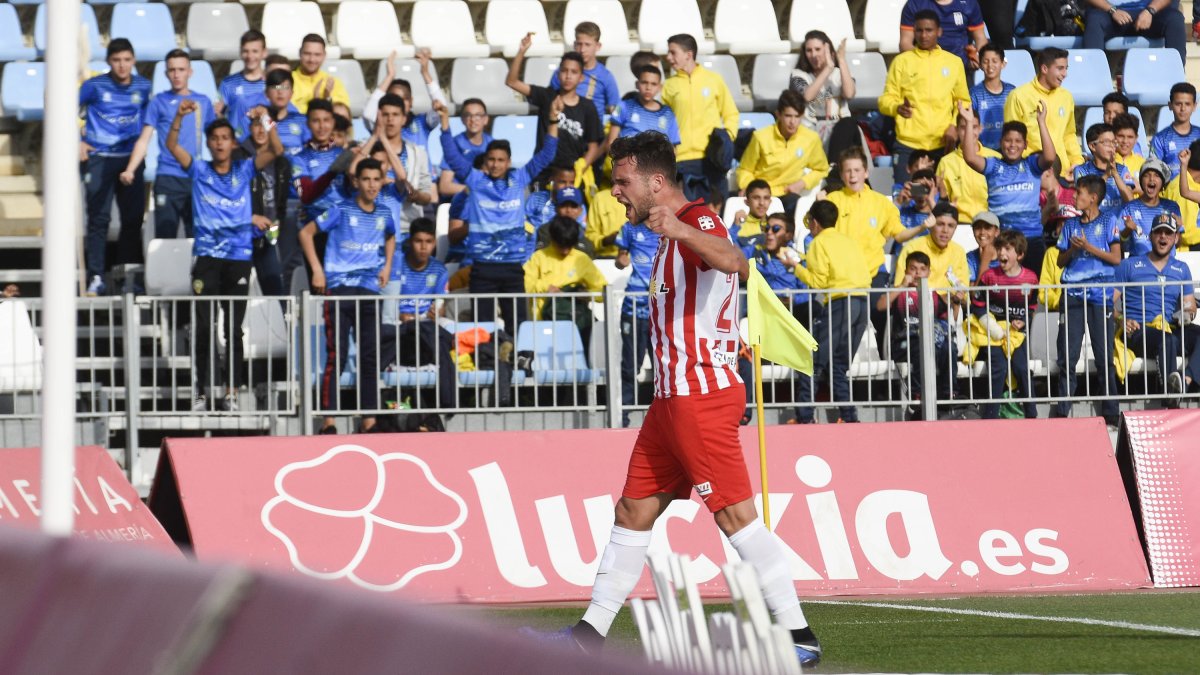 El ‘9’ rojiblanco hizo el segundo gol del Almería.