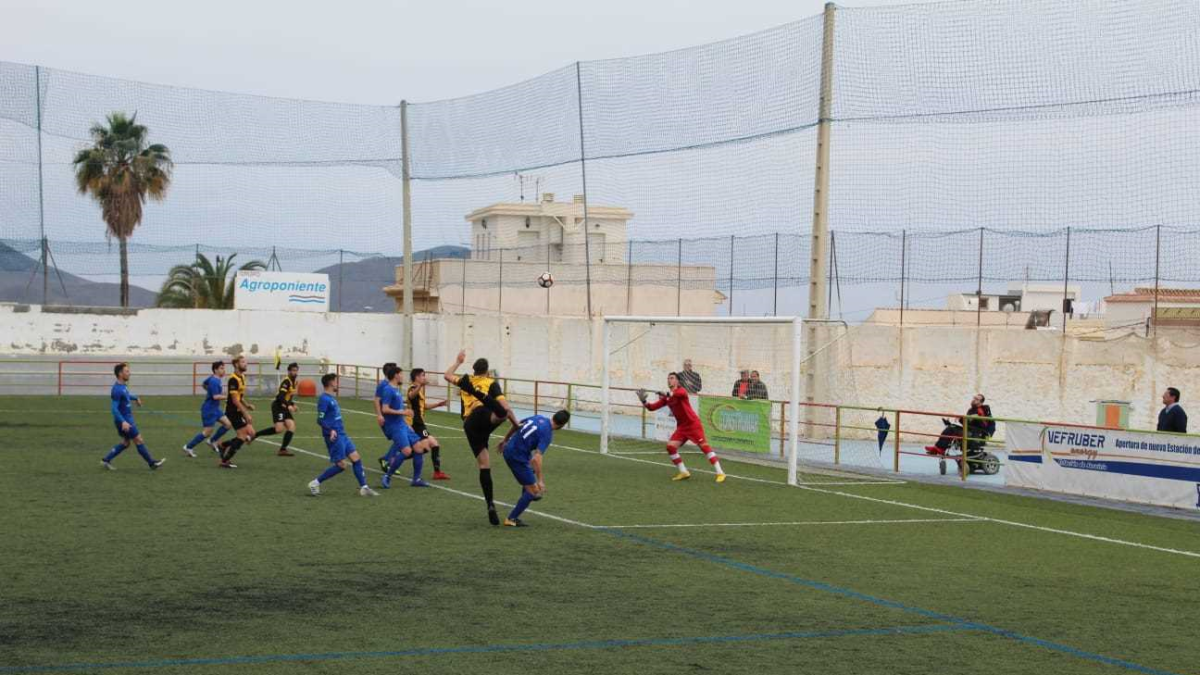 Los jugadores virgitanos siempre lo intentaron.