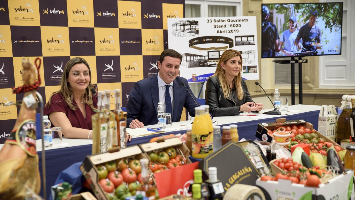 Javier Aureliano, María del Mar López y Carolina Lafita