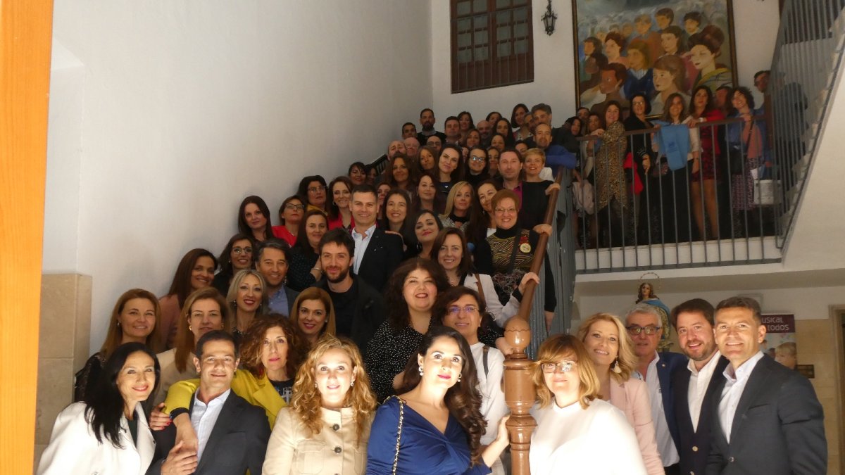 Alumnos y alumnas de la Compañía de María, juntos 25 años después.