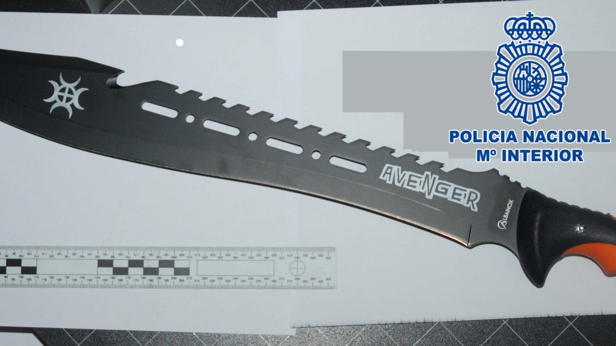 Machete que llevaba uno de los detenidos por la Policía Nacional.