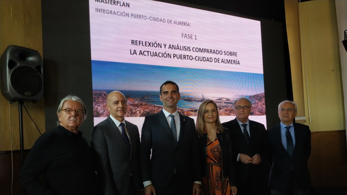 Junquera, Martínez Cano, Fernández-Pacheco, Sánchez, Caicedo, De la Fuente en una foto de familia