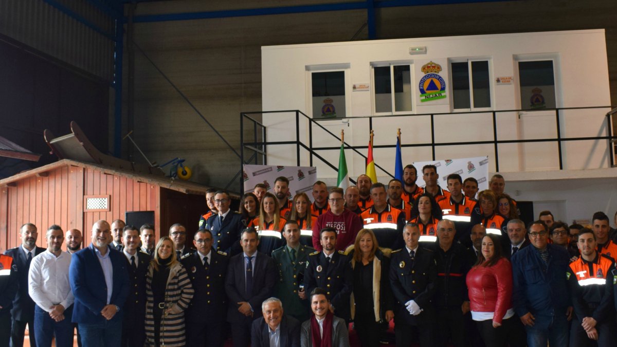 LaLa  Agrupación de Protección Civil y autoridades, en la sede de la Granatilla.