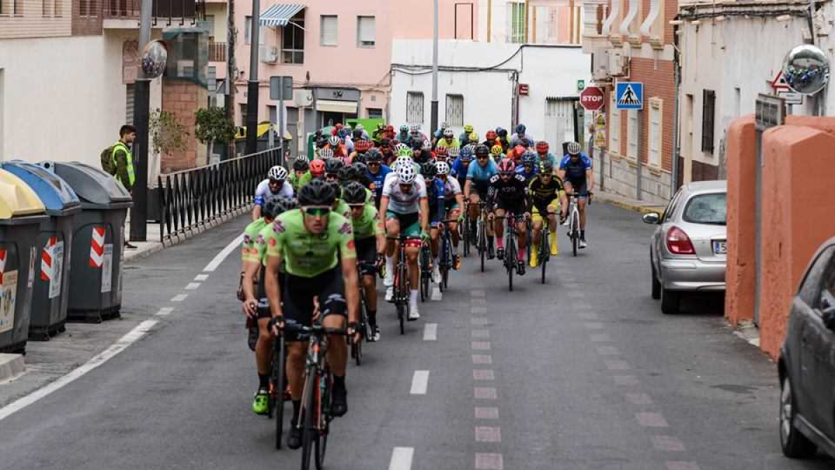 El pelotón ciclista almeriense estará en Granada.