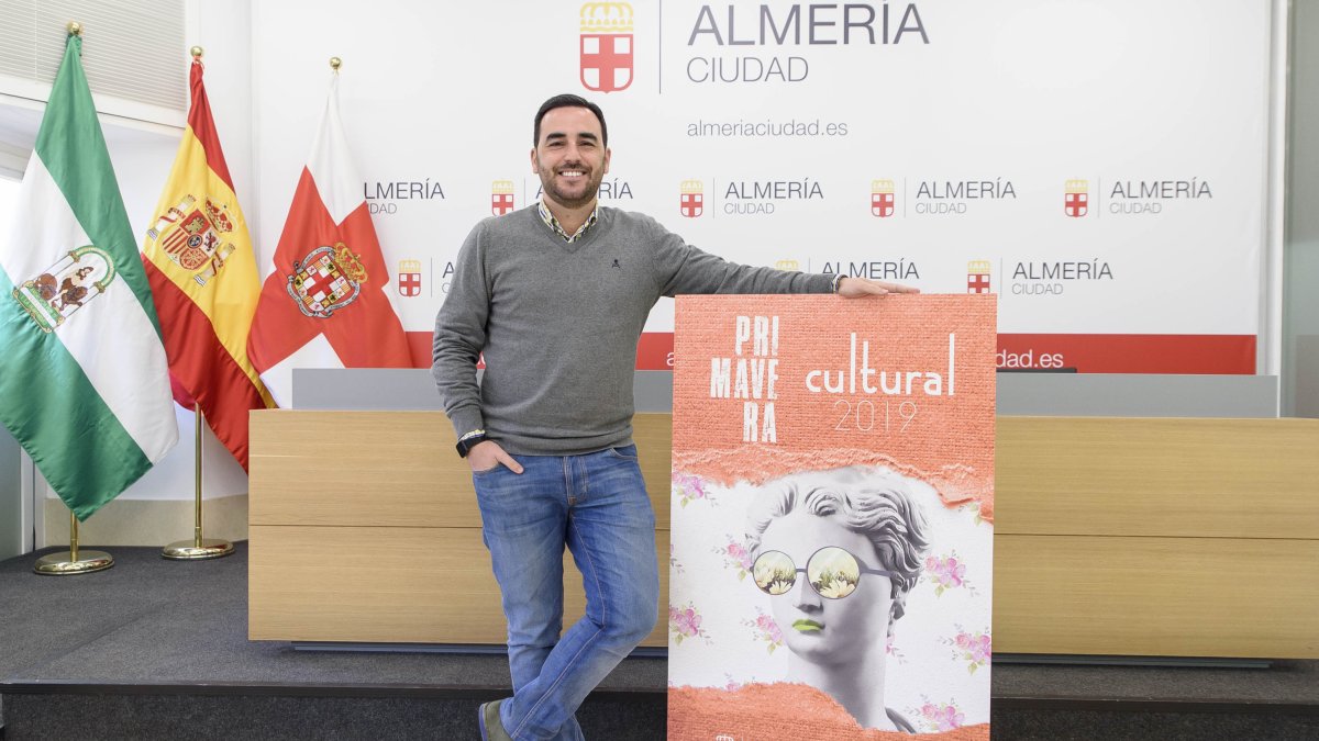 Carlos Sánchez presentó ayer la programación de primavera.