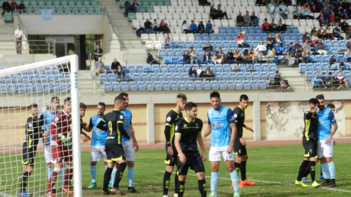 Acción de juego durante el partido de la primera vuelta.