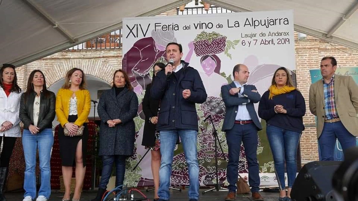 El presidente de la Diputación, la consejera de Agricultura y la alcaldesa de Laujar inauguraron la Feria del Vino.
