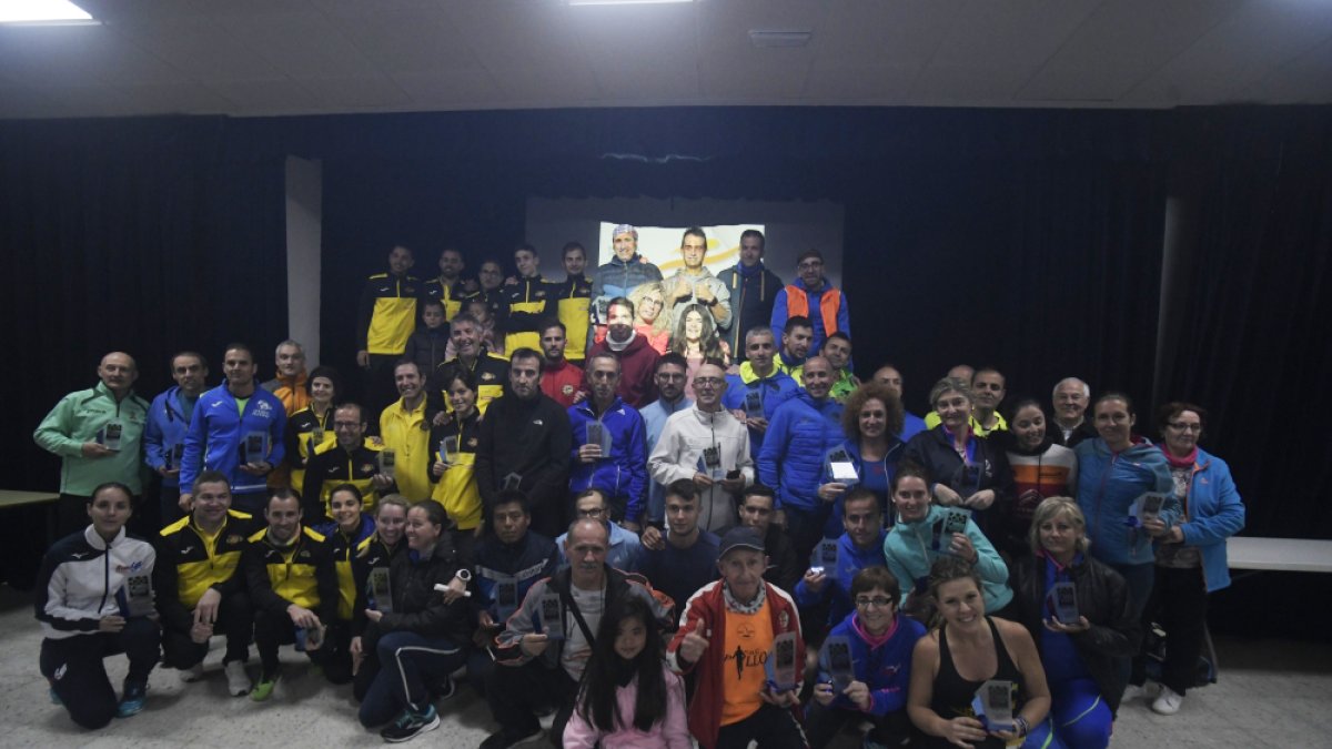 Foto de familia tras la entrega de trofeos y obsequios.