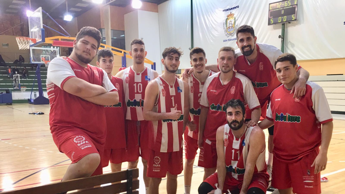 Los almerienses posando tras la victoria.