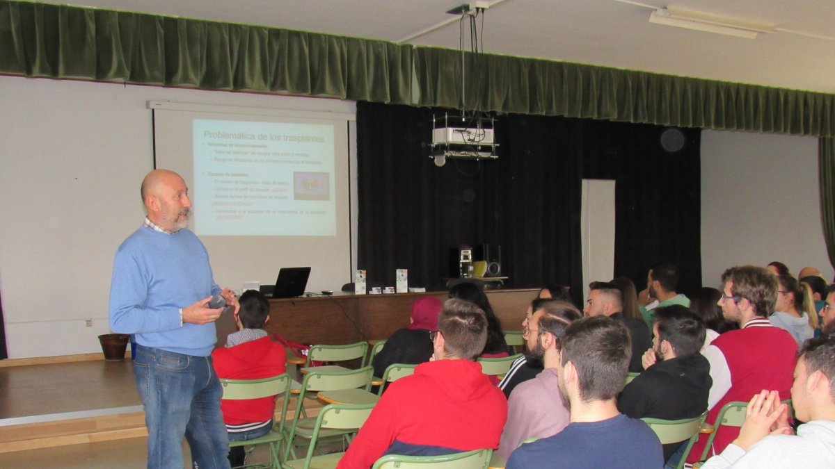 Javier Fierro durante el desarrollo de la charla.