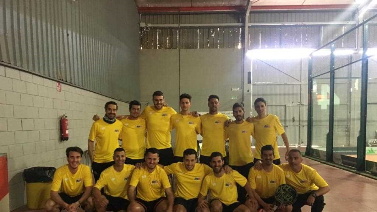 Los componentes del equipo recién ascendido.