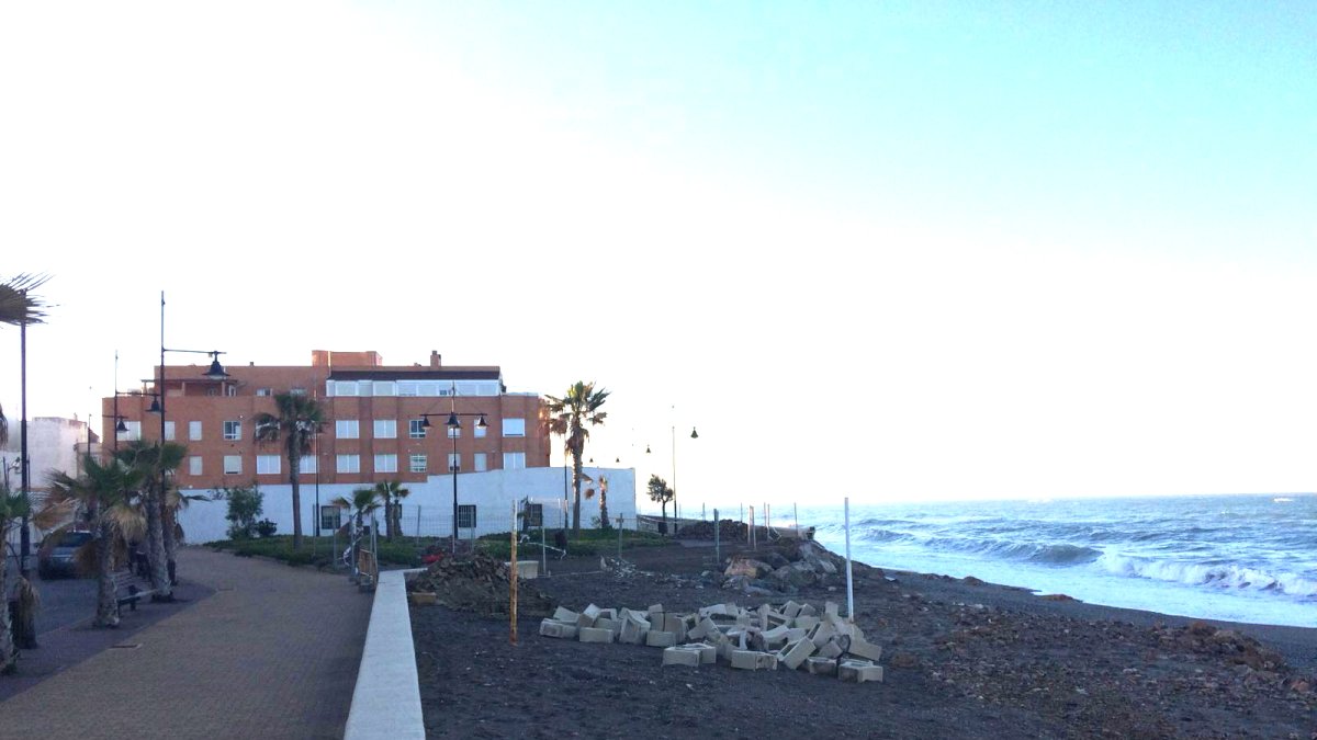 Zona del paseo marítimo a la espera del inicio de las obras.