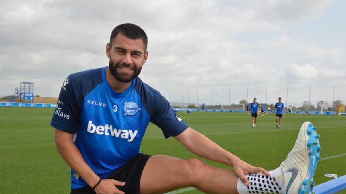 Rubén Duarte, entrenando con el Deportivo Alavés.