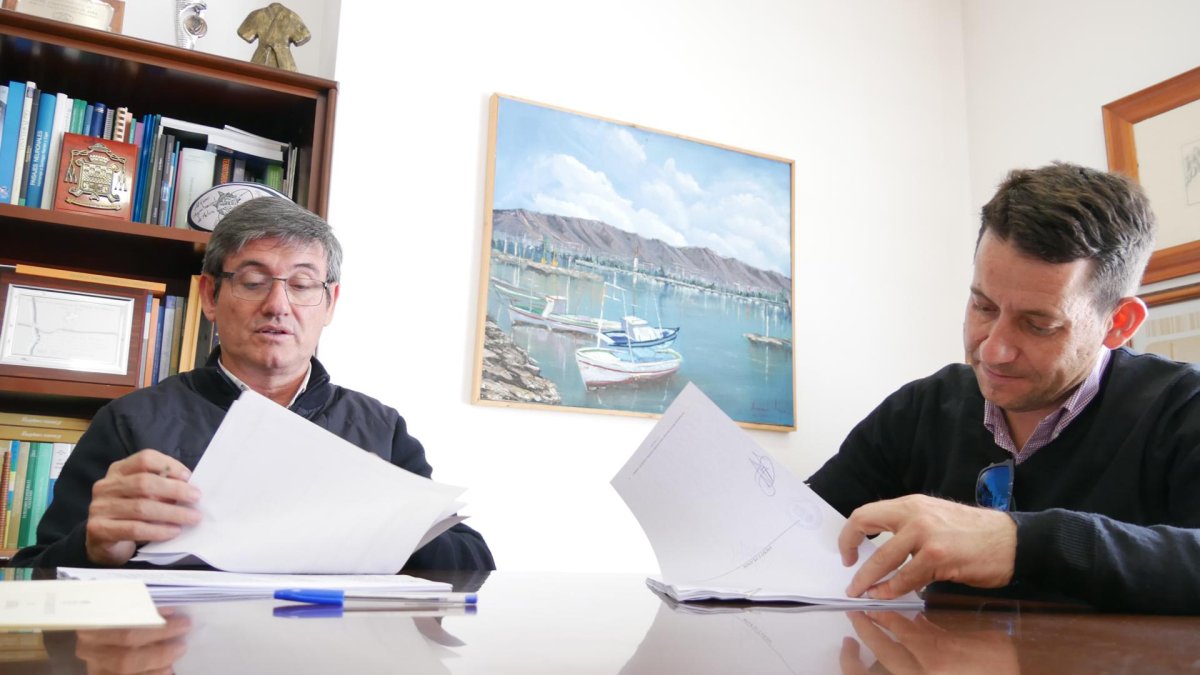 Firma de la licitación del proyecto \'Rincones con encanto\' en Adra.