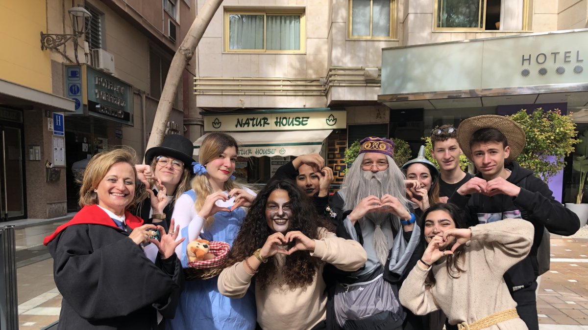 Un nutrido grupos de estudiantes recorrieron la ciudad.