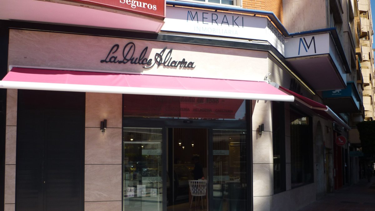 Exterior del nuevo local de La Dulce Alianza, que acaba de abrir sus puertas. (Foto: Emarsa)
