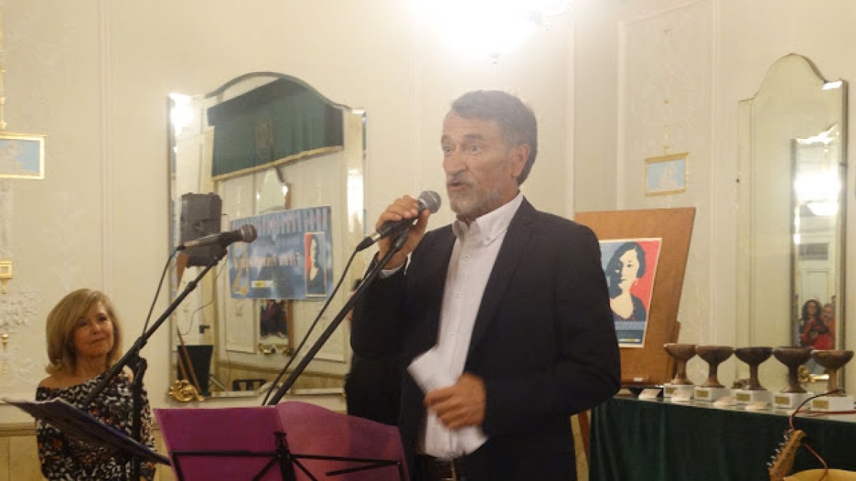 Entrega de los Premios Argaria en su edición de 2017. En la foto, el antiguo presidente del Gremio de Libreros, Rodolfo Criado.