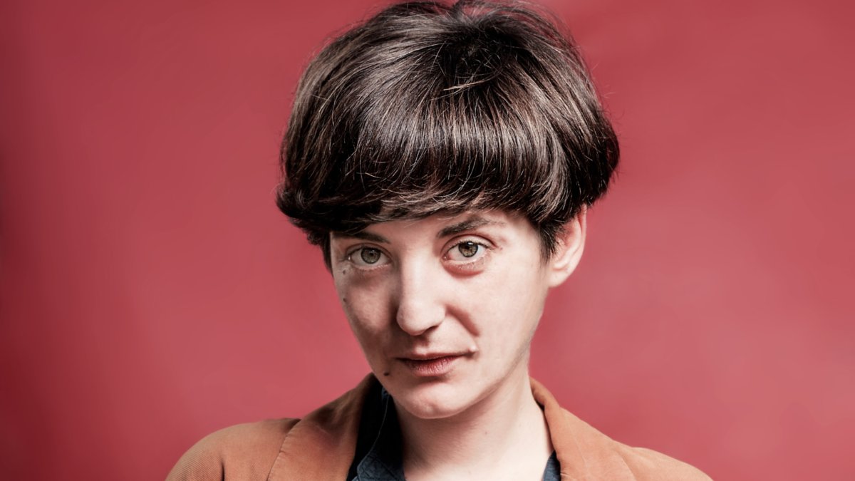 Laia Arqueros con una de sus creaciones (Foto: Fran Úbeda Llorente).