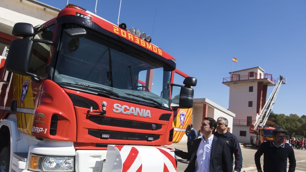 Visita del presidente de Diputación al nuevo Parque de Bomberos.