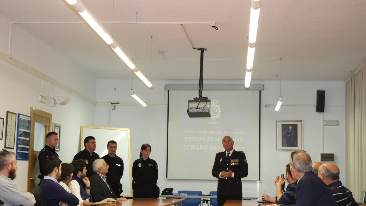 El comisario interviene en la cita en Alcalde Muñoz