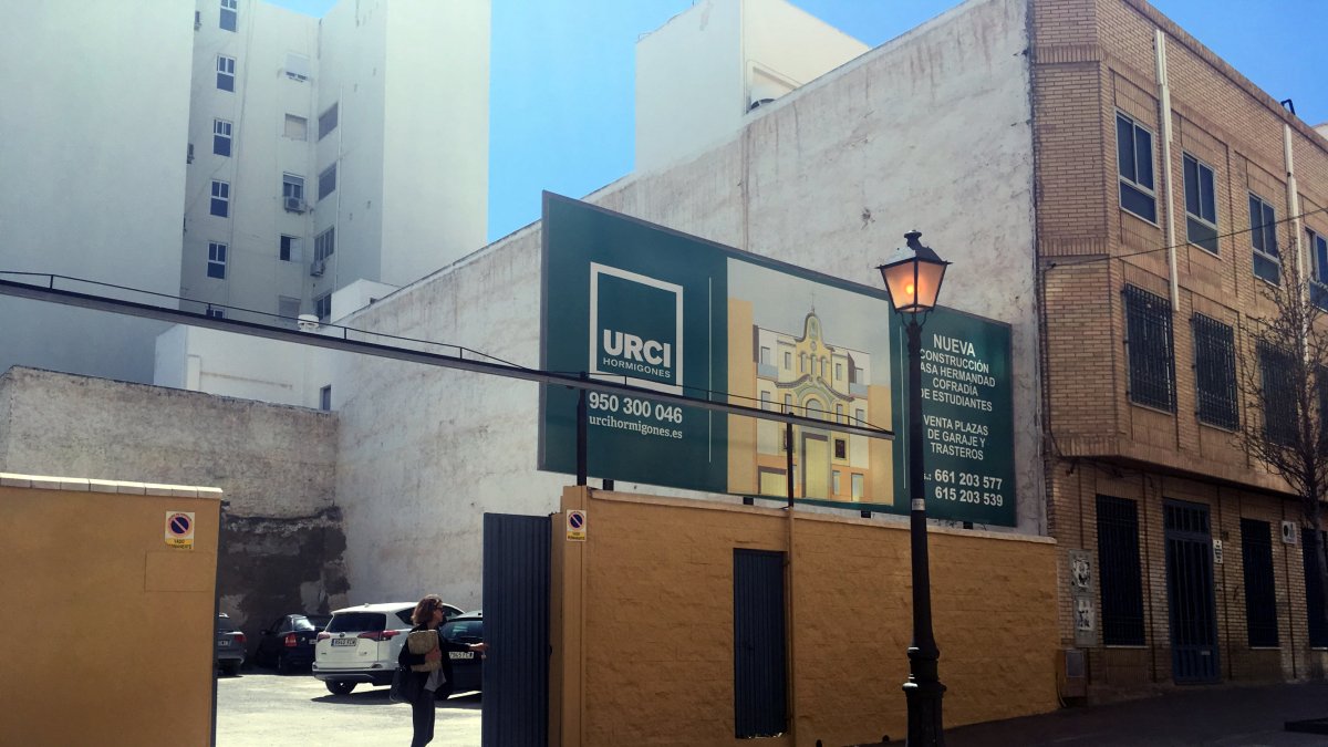 El solar de la Hermandad es utilizado ahora como párking.