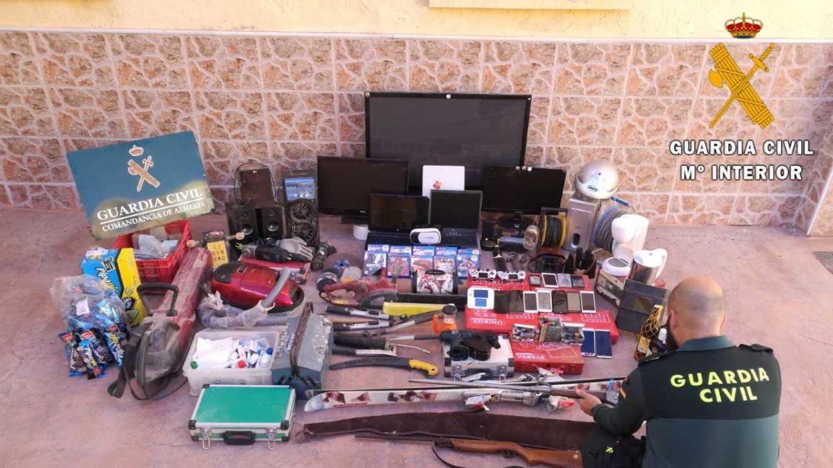 Material recuperado por la Guardia Civil.