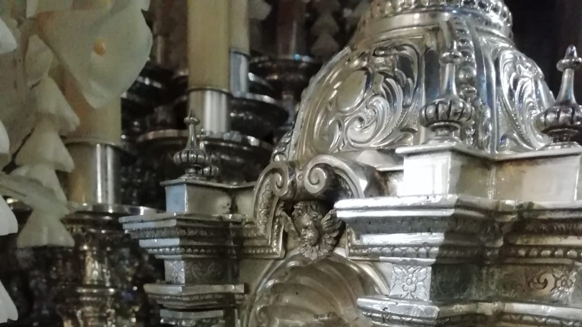 Palio de María Santísima de Fe y Caridad, alegoría de la caridad.