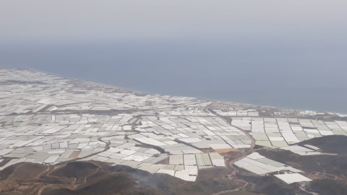 La imagen tomada desde el helicóptero del Infoca muestra el lugar del incendio.