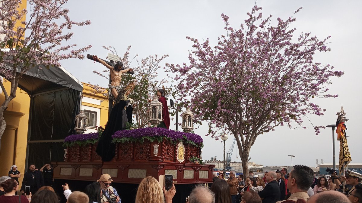 El misterio del Calvario al inicio de su Estación de Penitencia