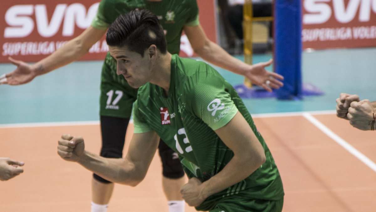 Dani Macarro celebra un punto con Unicaja.