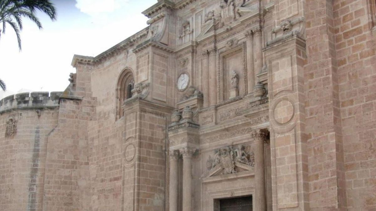 Fachada lateral de la Catedral de Almería, obra de Juan de Orea.