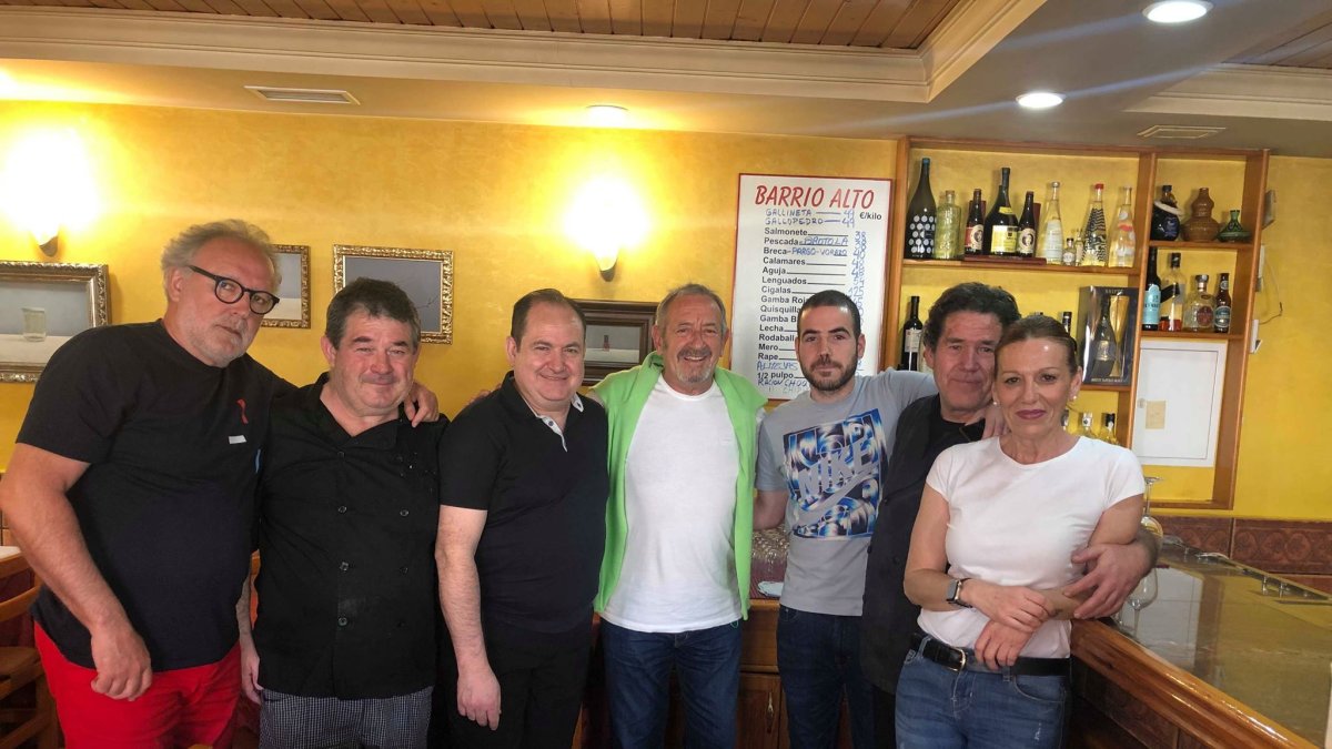Recuerdo del paso de Ramón Roteta y Karlos Arguiñano por el restaurante Barrio Alto (Foto: Mar Cirugeda Montojo).