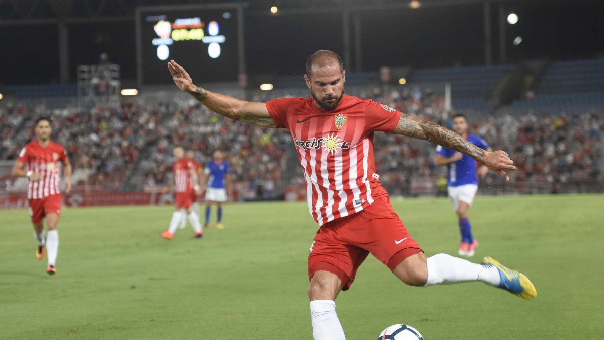 Nano en el Almería-Oviedo de la pasada Liga.