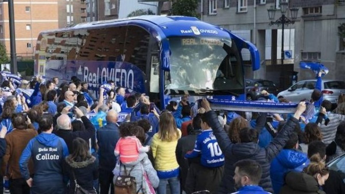 La afición del Oviedo respaldará a su equipo en Almería.