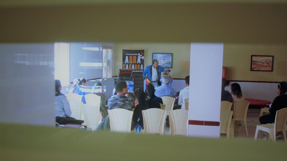 Actuación de Gabimagoo para internos y sus hijos en El Acebuche