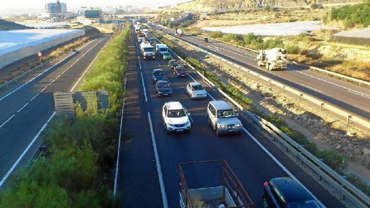 Imagen de archivo de la A7 a su paso por el Poniente.