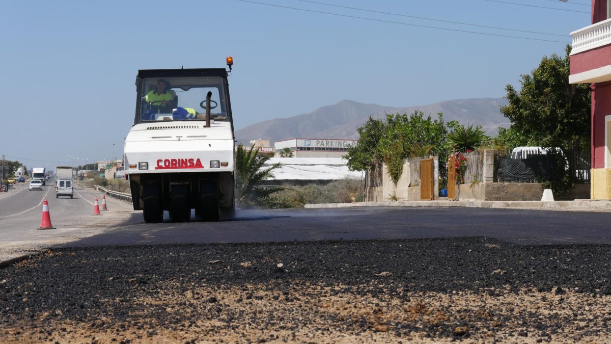 Operario trabajando durante las obras.