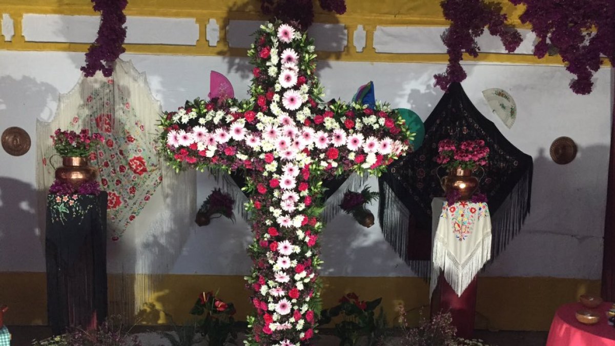 Cruz de mayo en la Plaza Vieja.