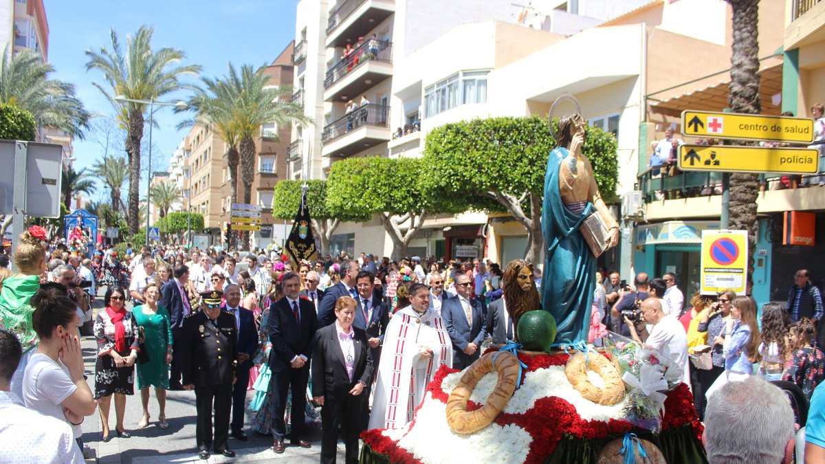 San Marcos encabezando la procesión en su honor a la altura del Bulevar de El Ejido.