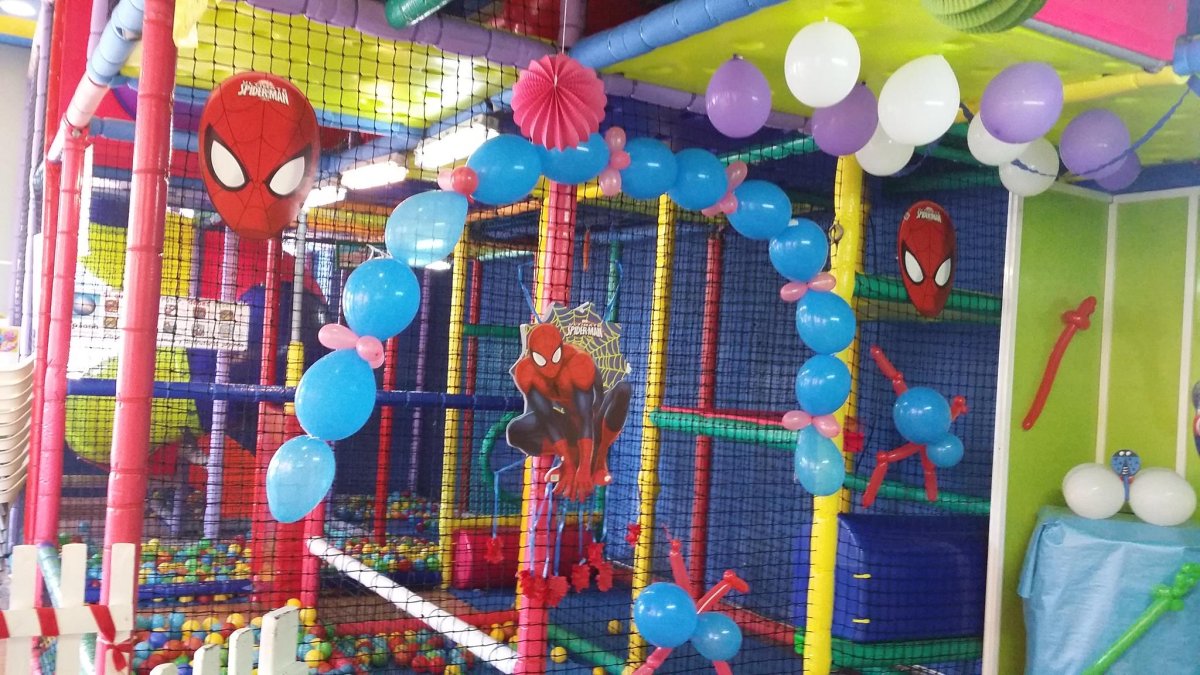 Piscinas de bolas de MacPapas en Almería.