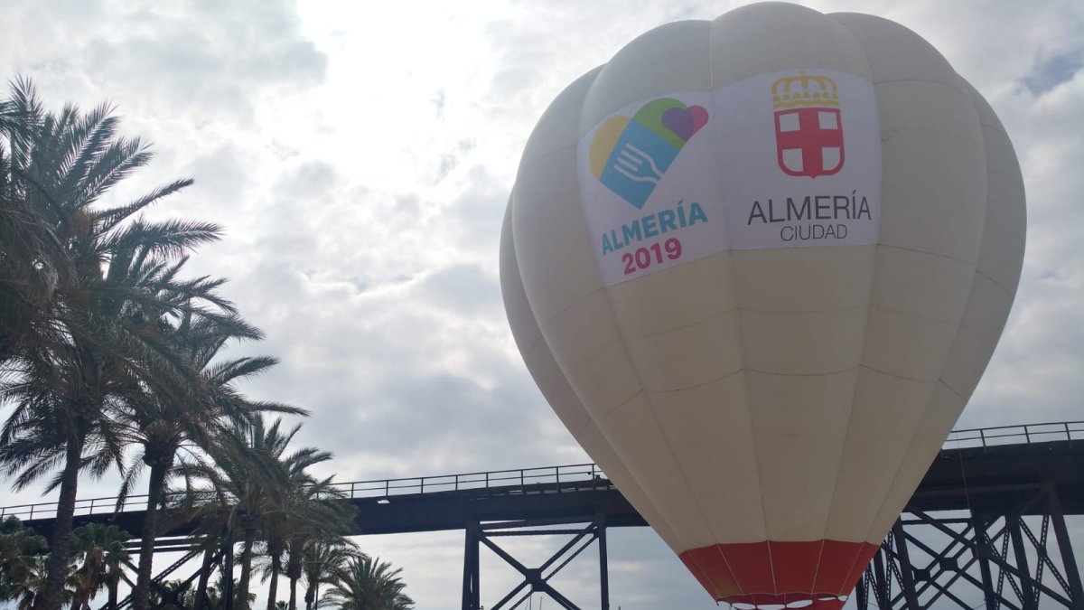 El globo, esta mañana al pie del Cable Inglés.