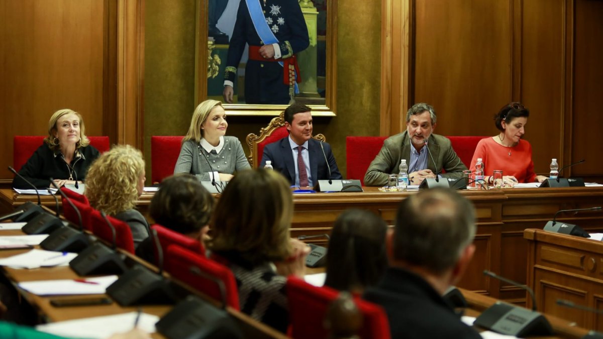 Imagen de la Reunión del Consejo de Familia en la Diputación de Almería.