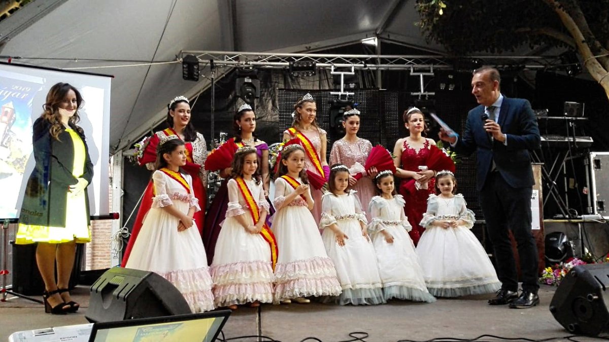 Gala de coronación de las Reinas de las Fiestas presentada por el cronista social de La Voz, Juan Antonio Barrios.
