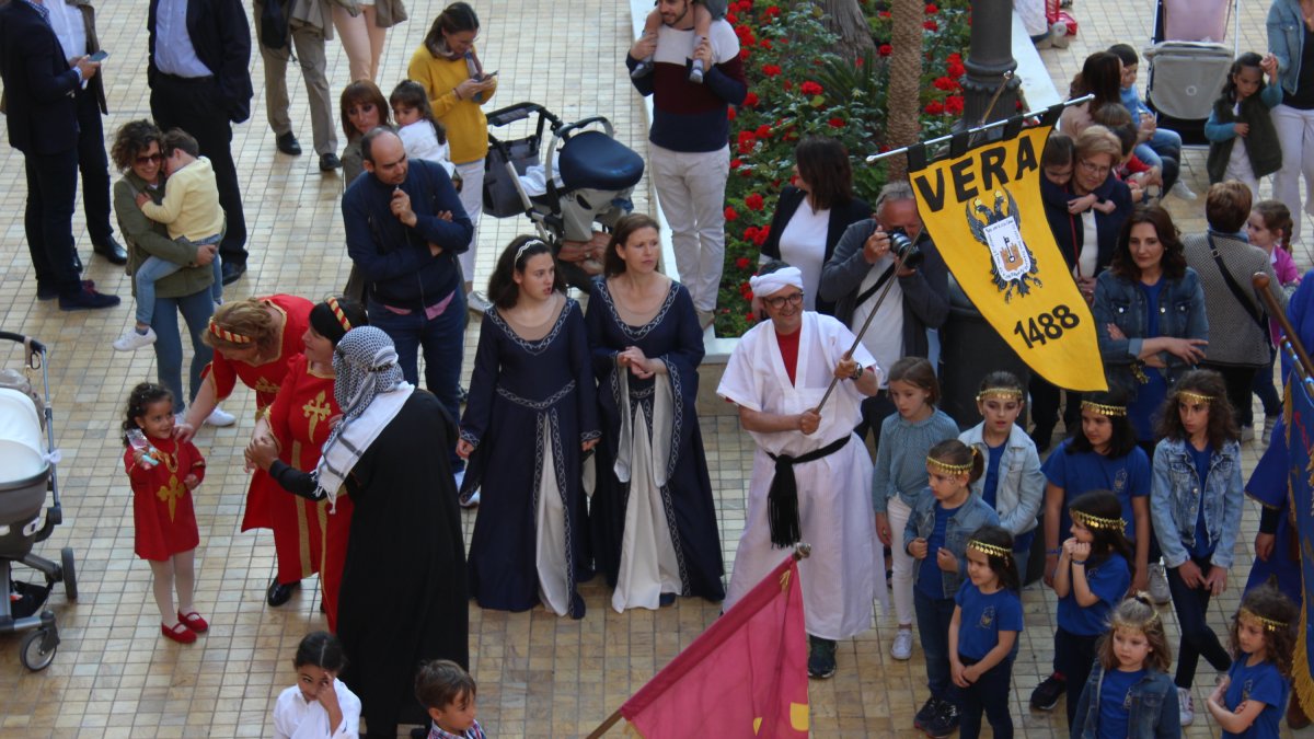 Pasacalles previo a la presentación de los actos de ‘Moros y Cristianos’.